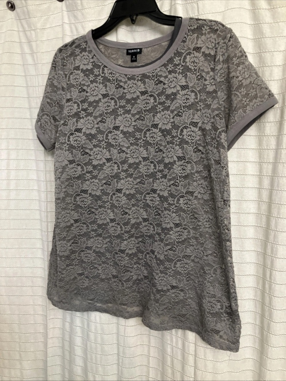 Torrid  Lace Short Sleeve Top With Gray Ribbed Tank. Nylon/Span Sz 0 14/16 EUC